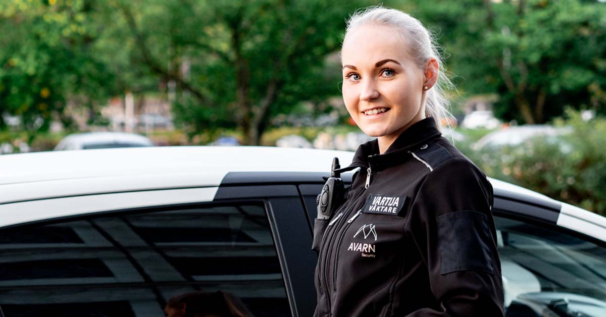 Oona kesätöissä Avarn Securityllä vartijana